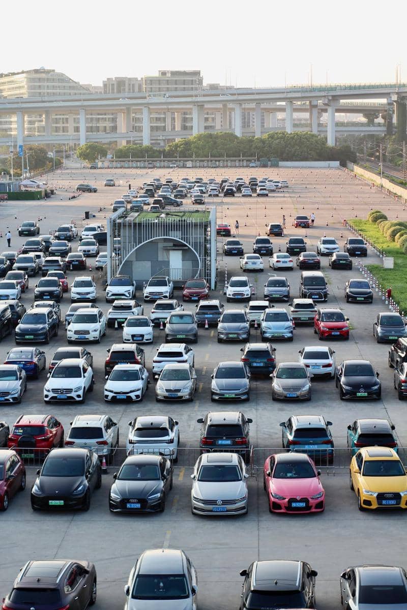 ilustrasi parkir mobil