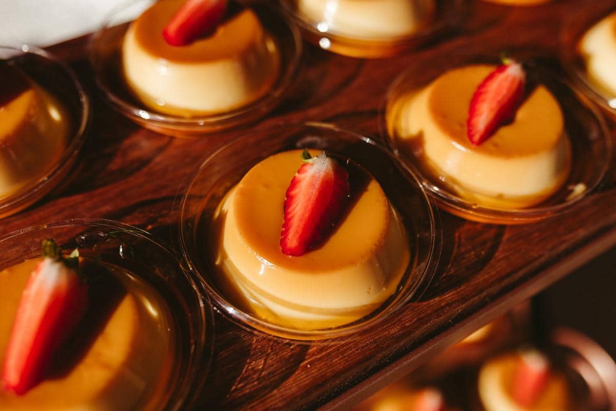 ilustrasi puding karamel