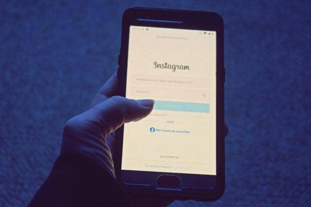ilustrasi login instagram