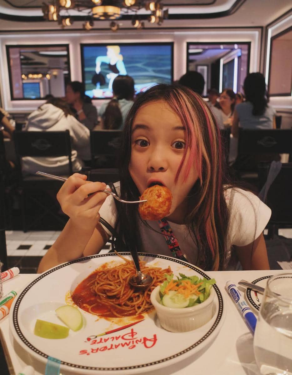 Gisella Anastasia dan Gempita liburan naik Disney Cruise
