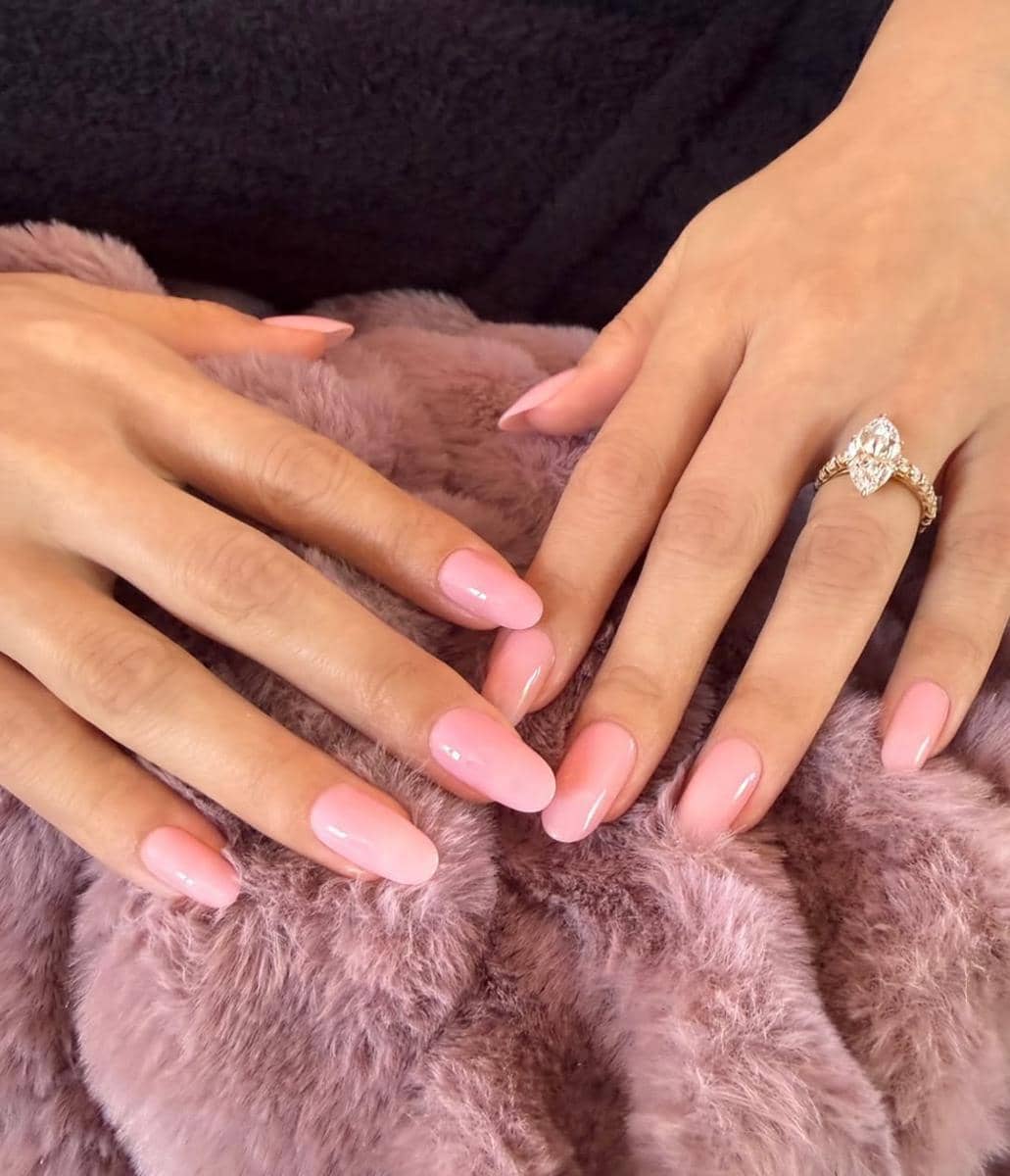 inspirasi lip gloss nails