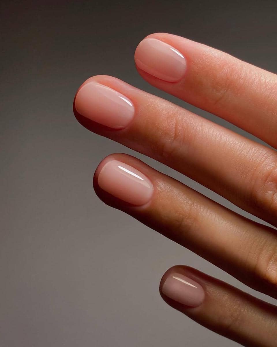 Inspirasi lip gloss nails 