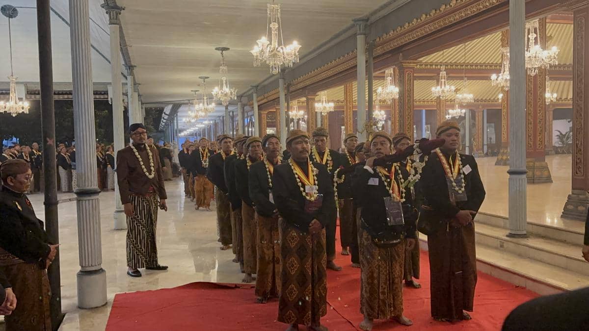 Ritual 1 Suro, Dua Kubu Raja Keraton Surakarta, Beda Rangkaian Kegiatannya