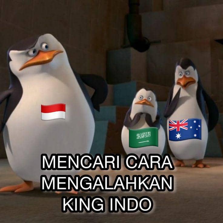 Meme lucu menampilkan tiga karakter penguin dengan bendera Indonesia, Arab Saudi, dan Australia disertai teks mencari cara mengalahkan King Indo.
