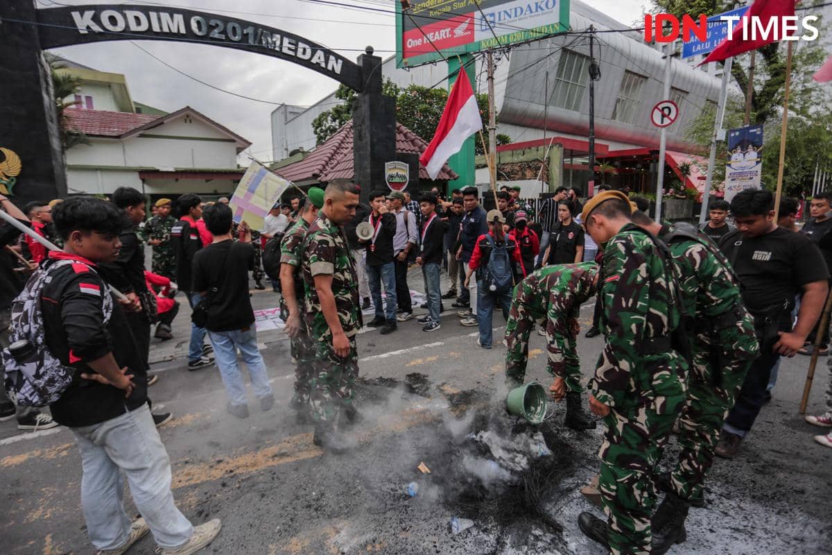 Geruduk Kodim, Massa GMNI Tolak Keterlibatan TNI di Sektor Sipil