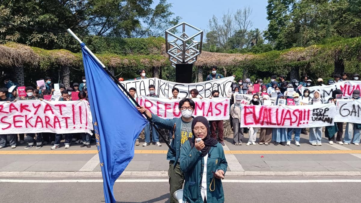 Ratusan Mahasiswa ITB Gelar Aksi, Sampaikan Empat Tuntutan