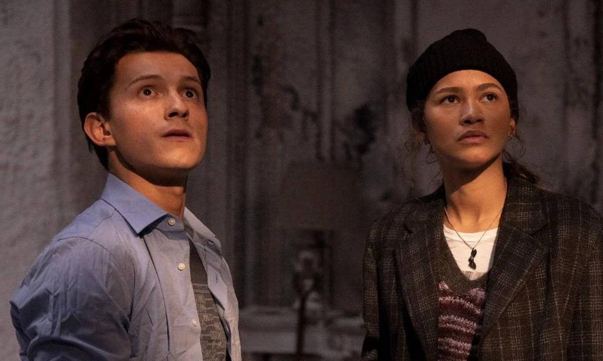 Tom Holland Beri Kode Bakal Nikahi Zendaya, Buntut Foto AI.jpg