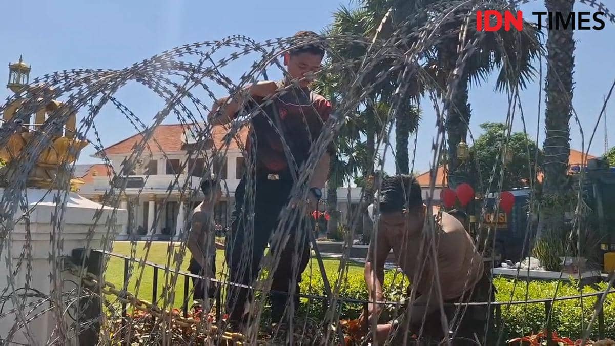 Pagar Berduri Digelar di Grahadi, Mahasiswa Surabaya Siap Mengepung