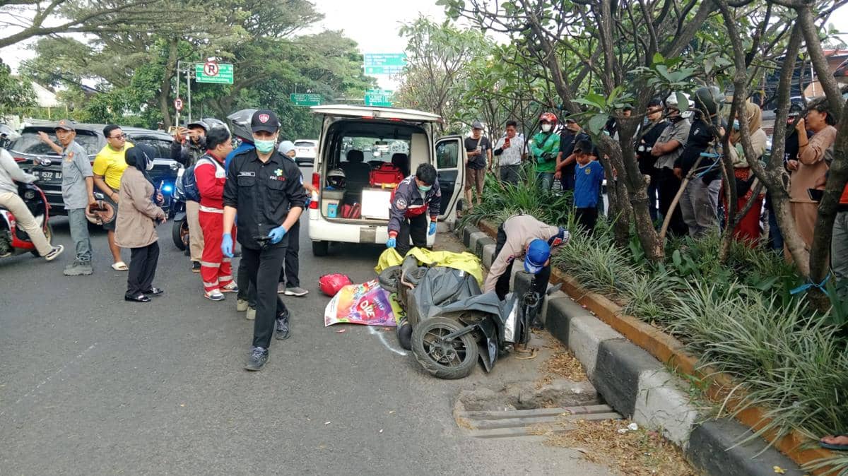 Pengemudi Ojol Tewas Usai Tabrak Jalan Berlubang di Pasteur