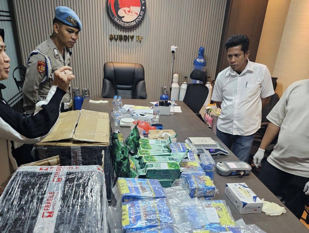 Polisi Tangkap 2 Buron Kurir Narkoba Malaysia, Barang Bukti Senilai Rp137 M