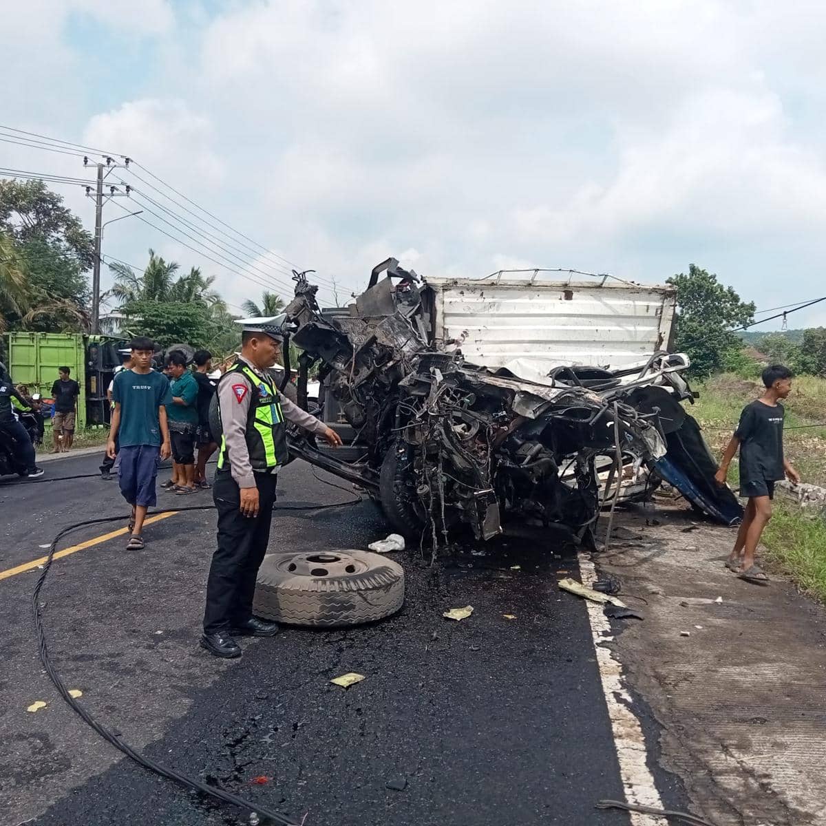 Kecelakaan Maut Tiga Truk di Jalinsum Lamsel, Dua Tewas