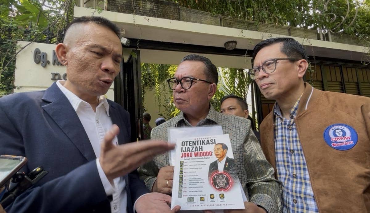 Rismon Sianipar Datangi Jokowi di Solo, Bawa Buku Revisi soal Ijazah