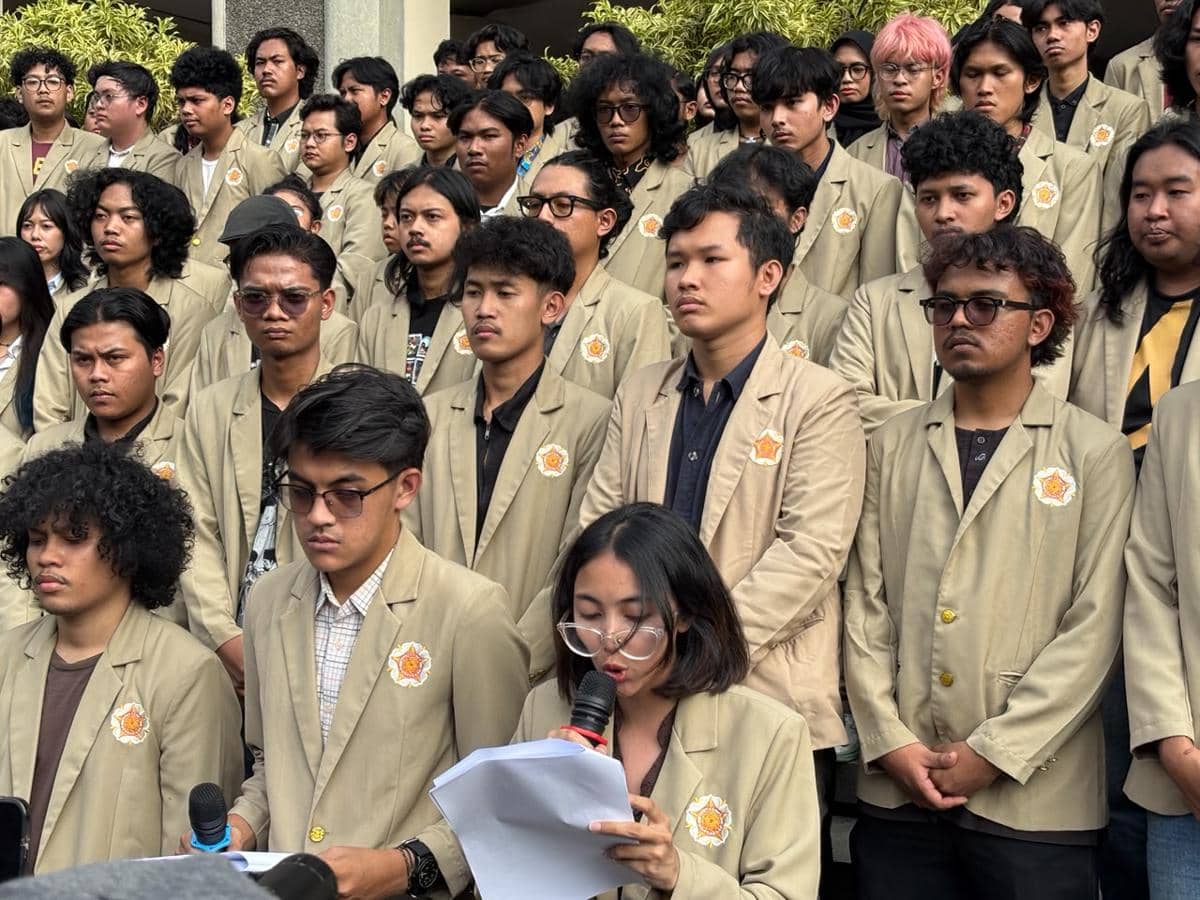  Konferensi Pers Mahasiswa UGM, di Balairung UGM, Rabu (17/6/2026). (IDN Times/Herlambang Jati Kusumo)