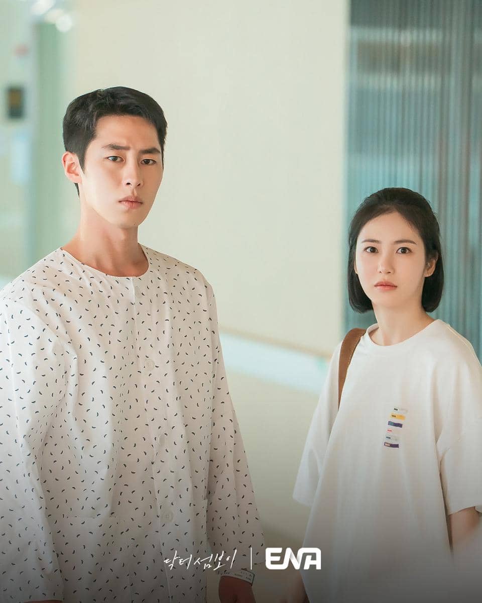 3 Sisi Do Ji Ui yang Bikin Yuk Ha Ri Jatuh Hati di Doctor on the Edge