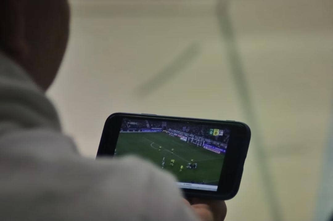 5 Tips Jaga Daya Tahan Baterai HP Android saat Streaming Piala Dunia