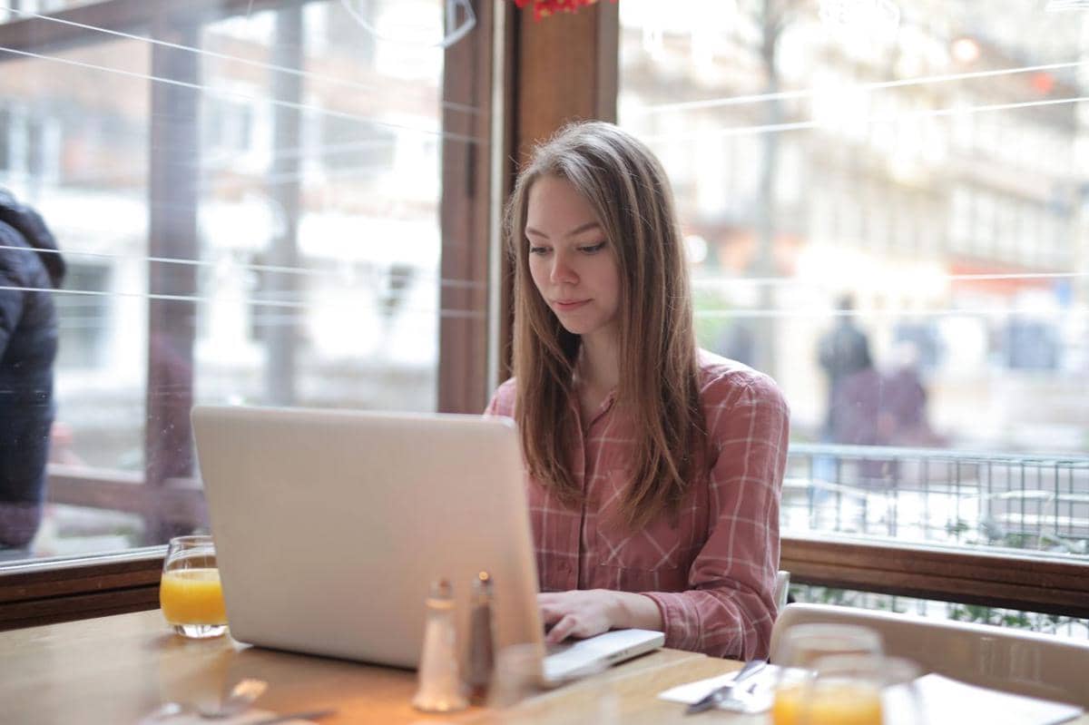 https://www.pexels.com/photo/woman-in-pink-shirt-using-laptop-3934638/