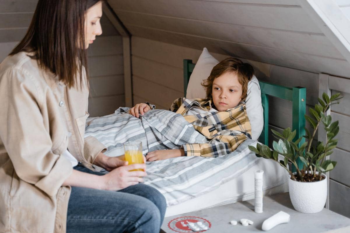 5 Dilema Saat Anak Sakit di Hari Kerja, Working Parents Paham!