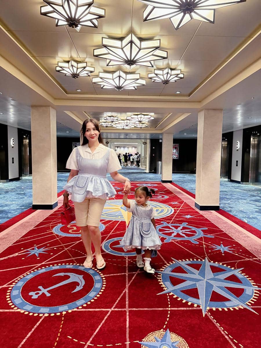 Nagita Slavina dan anak-anak liburan di Disney Cruise (instagram.com/raffinagita1717)