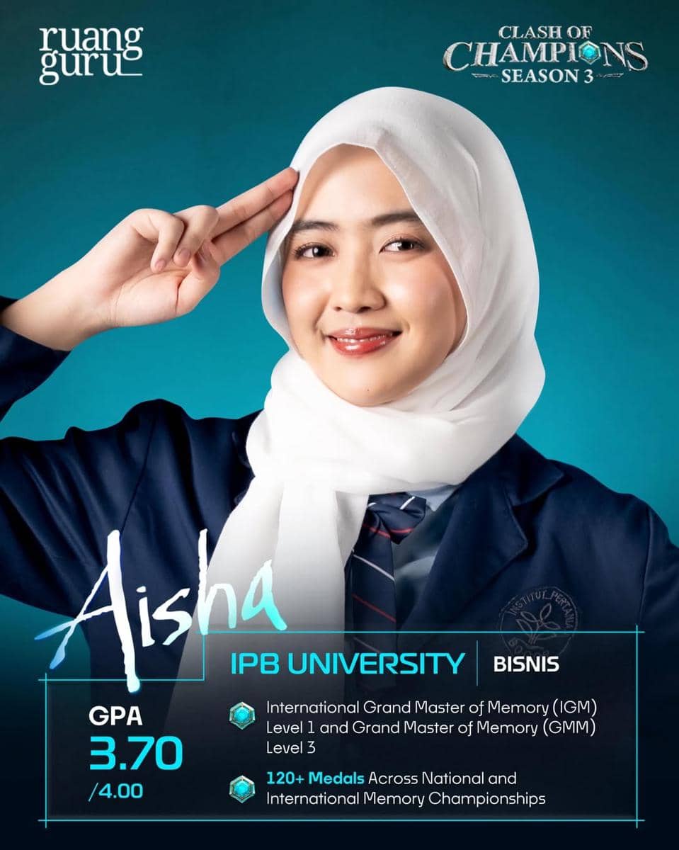 Seorang mahasiswi berhijab dari IPB University jurusan bisnis berpose dengan salam dua jari dalam ajang Clash of Champions Season 3.