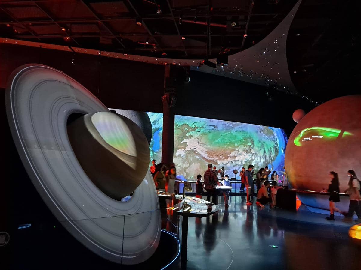 Shanghai Astronomy Museum memiliki luas sekitar 39.000 meter persegi.