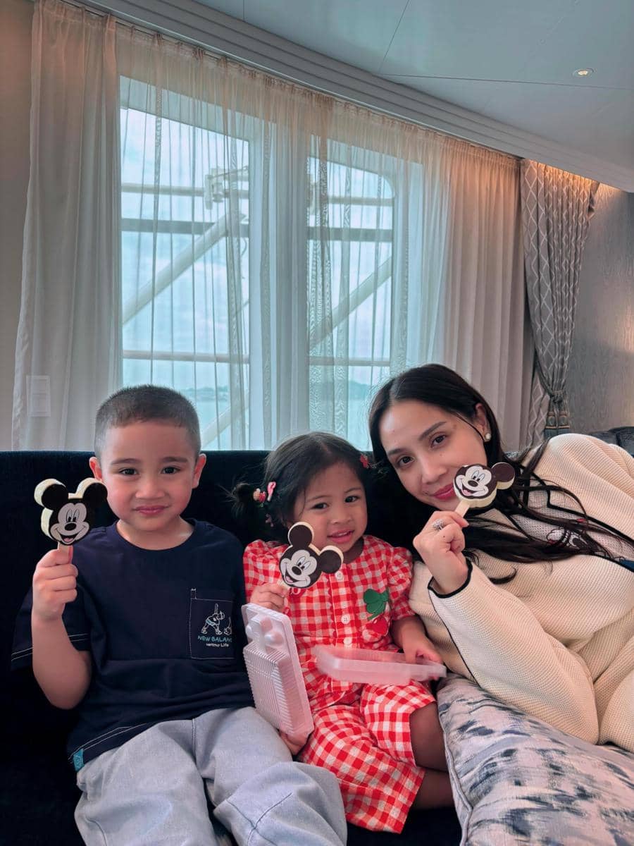 Nagita Slavina dan anak-anak liburan di Disney Cruise (instagram.com/raffinagita1717)