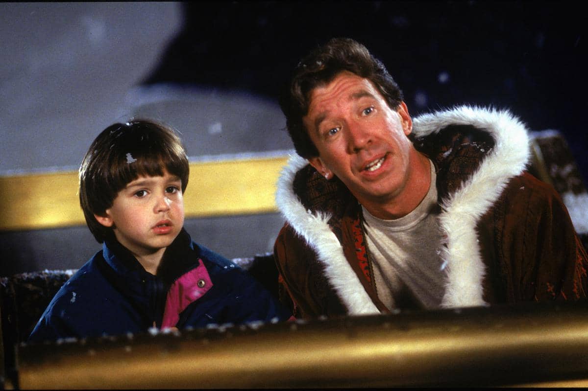 Tim Allen (kanan) dalam film The Santa Clause