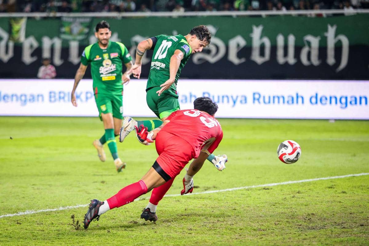 Persebaya melawan Persik di musim 2025/2026.