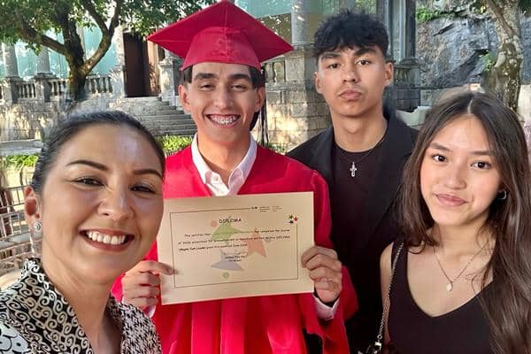 Lionel, Anak Donna Agnesia dan Darius Lulus SMA di Portugal