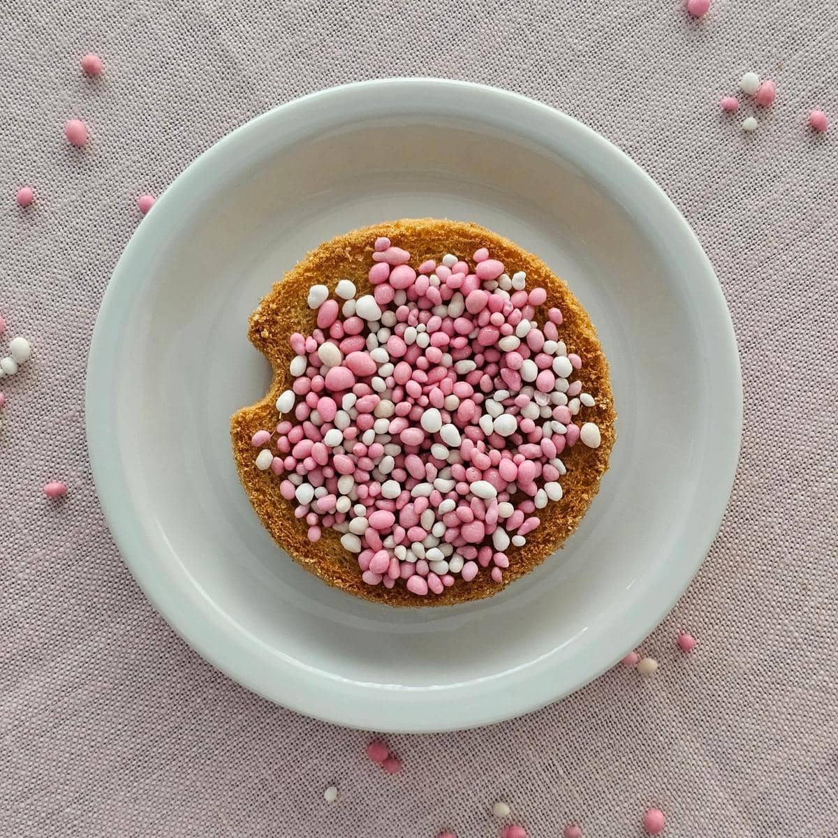 Resep Dot Cakes, Kudapan Hits Bertabur Sprinkle yang Manis