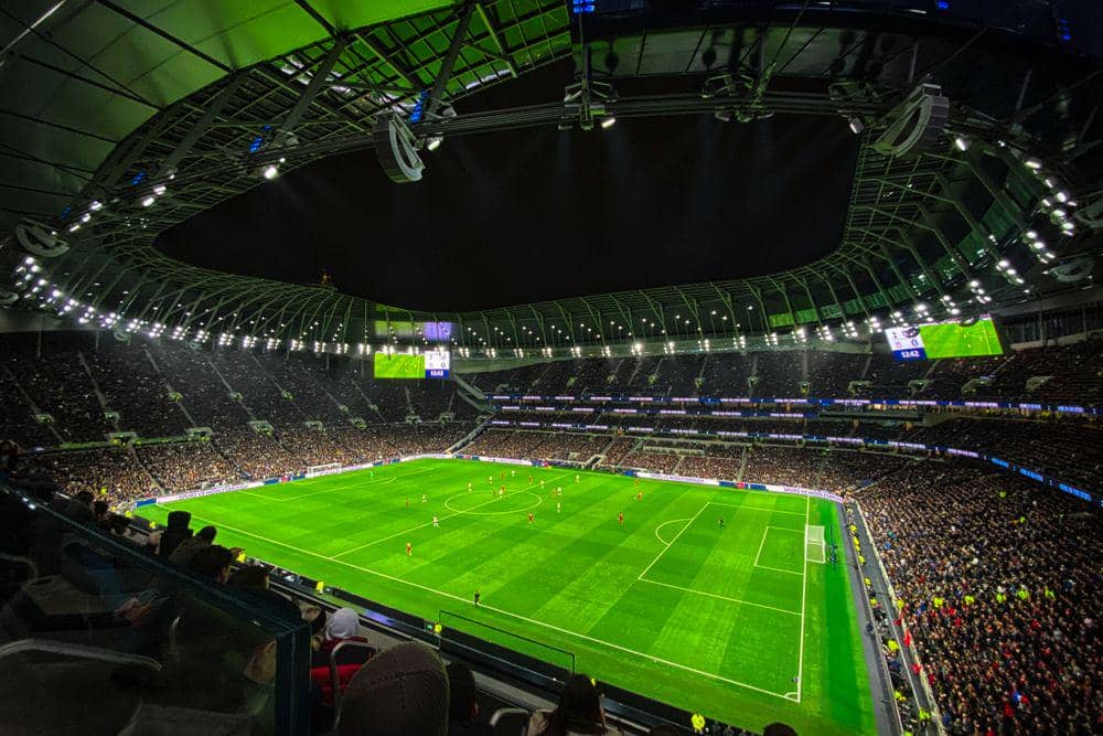 ilustrasi pencahayaan di stadion