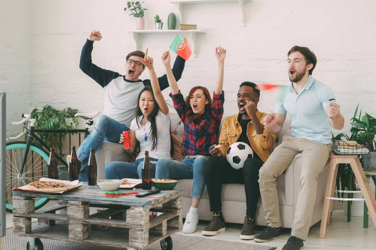 5 Kelebihan Ikut Nobar Piala Dunia daripada Nonton Sendirian