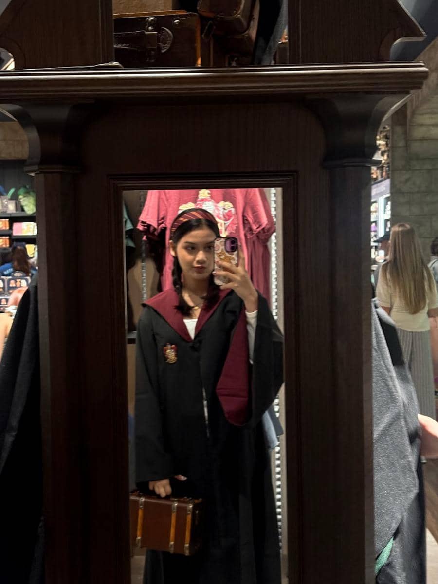 Callista Arum di Harry Potter Shop Harajuku.
