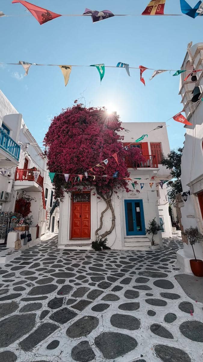 Yunita Siregar liburan di Pulau Mykonos
