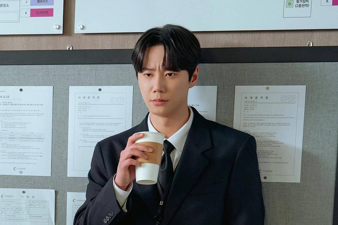 Still cut drama Reborn Rookie.