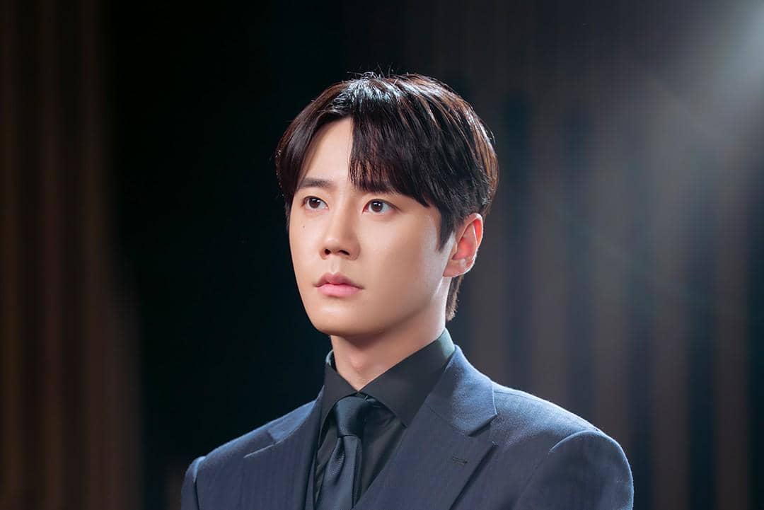 Still cut drama Reborn Rookie.