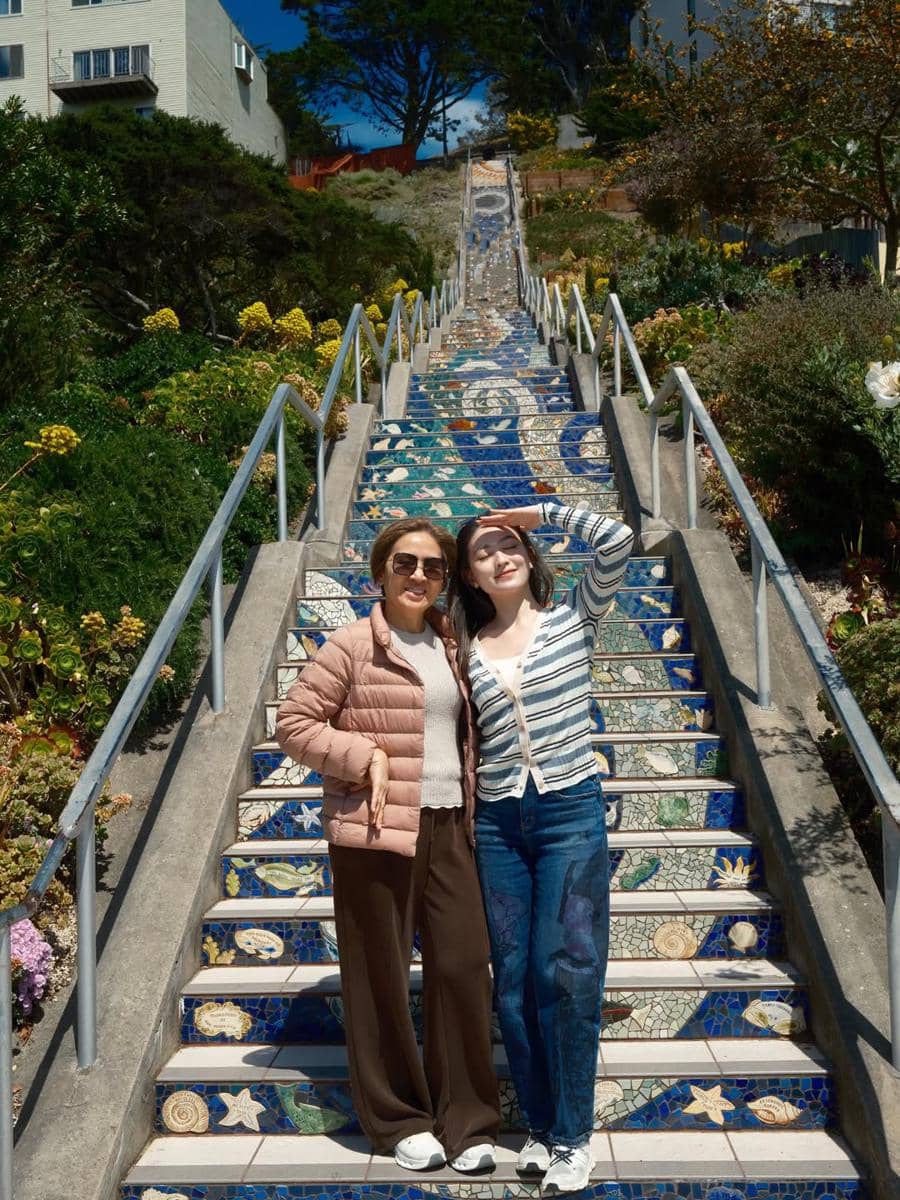 Natasha Wilona dan mama jalan-jalan di kawasan Sunset Distric
