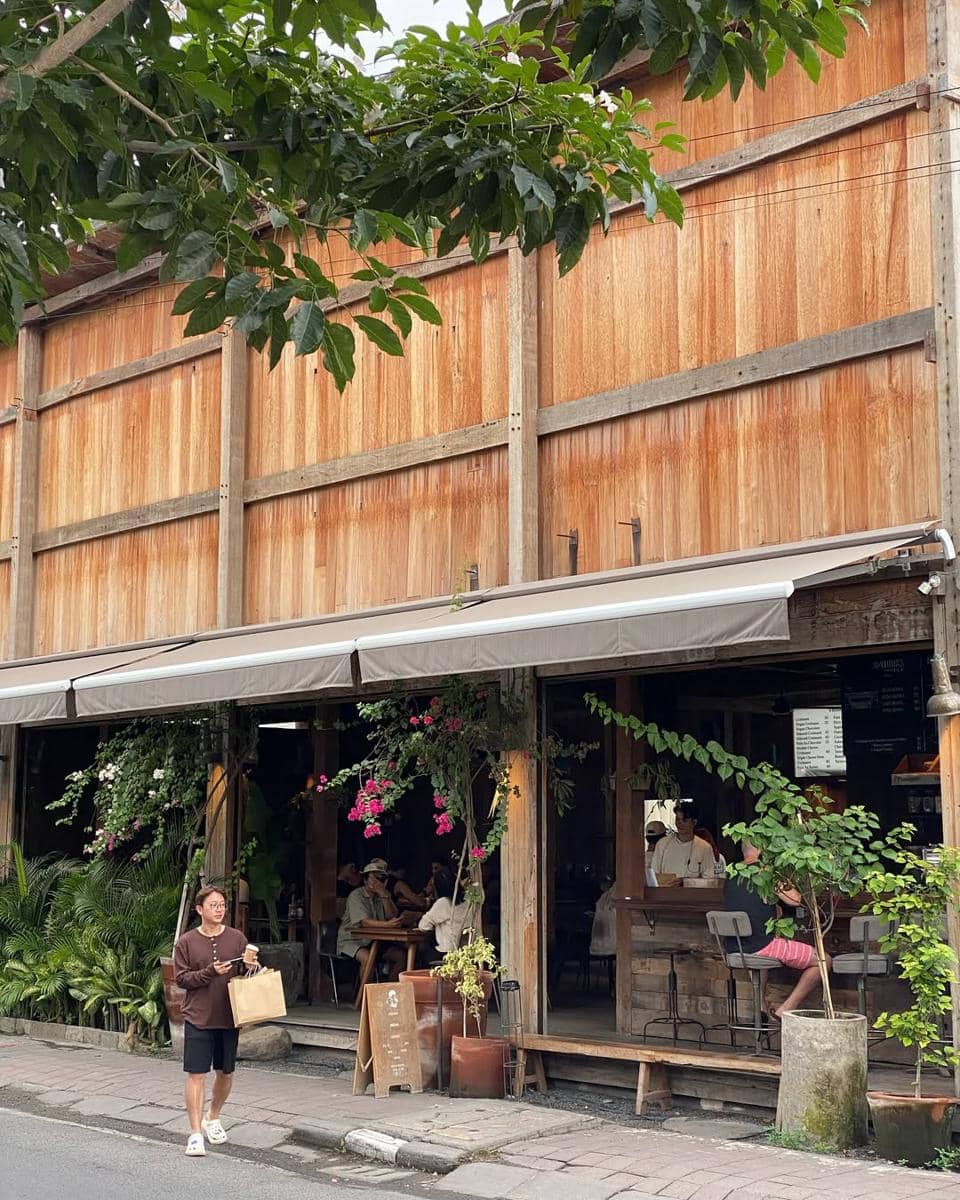 lokasinya mudah ditemukan di tepi jalan (instagram.com/gigisusubakery)