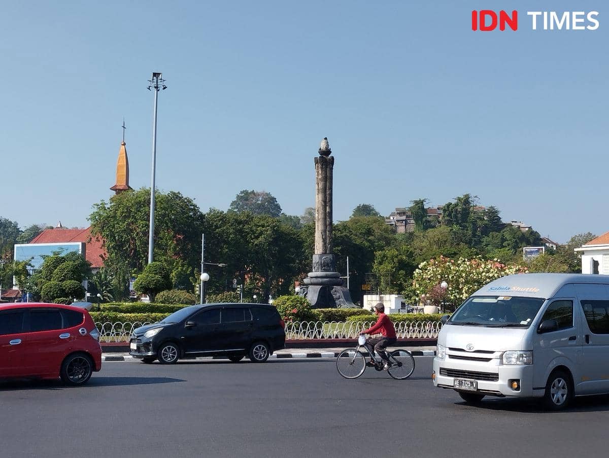 Cuaca panas di sekitar Tugu Muda Kota Semarang. (IDN Times/Dhana Kencana)