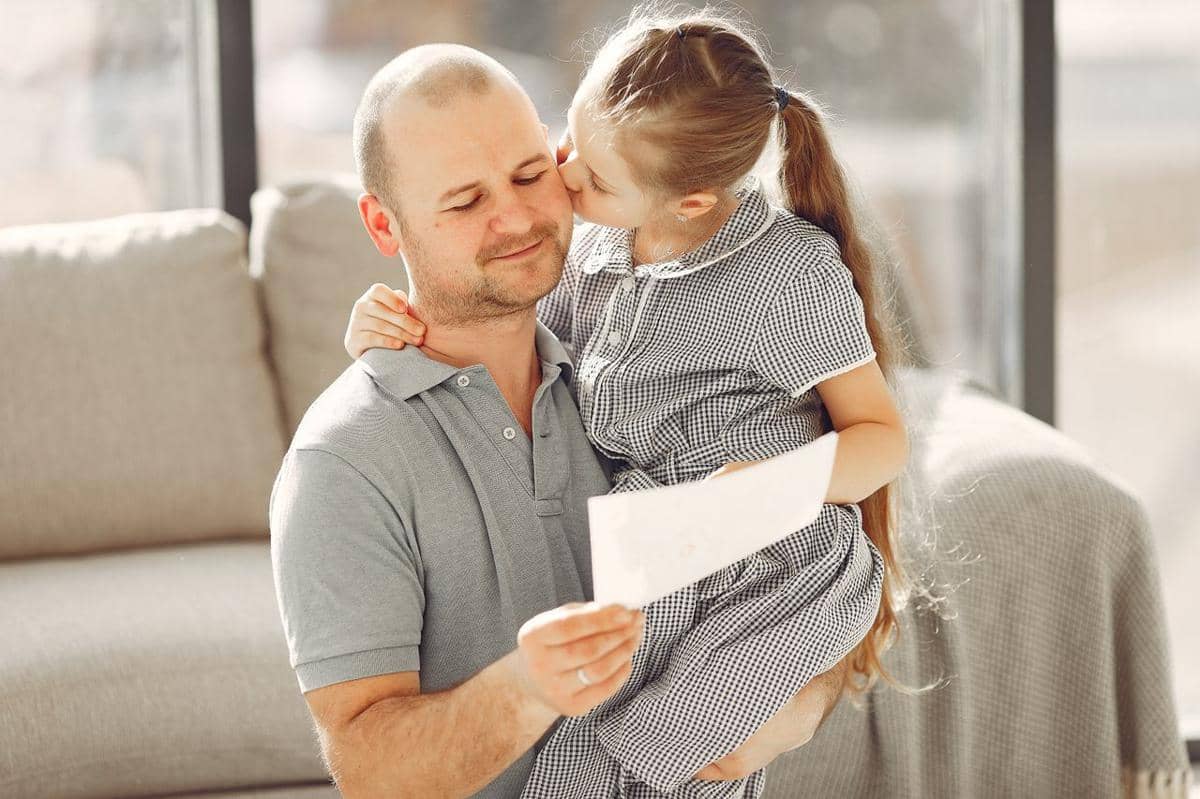50 Ucapan Selamat Hari Ayah Sedunia dari Anak Perempuan, Puitis!