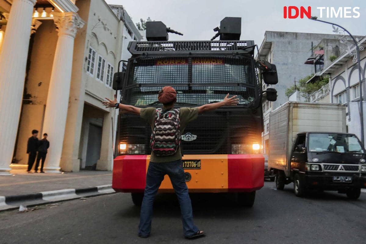 Rombongan Polisi Diadang Demonstran di Medan, Diteriaki Pembunuh