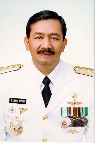 Official_Portrait_of_Tengku_Rizal_Nurdin_as_the_Governor_of_North_Sumatra.jpg