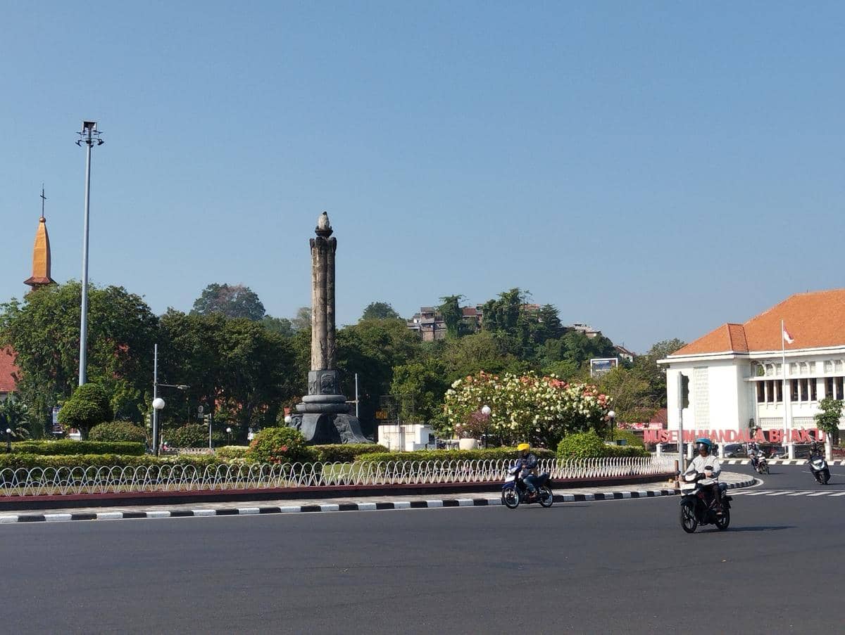 Cuaca panas di Kawasan Tugu Muda Semarang. (IDN Times/Dhana Kencana)