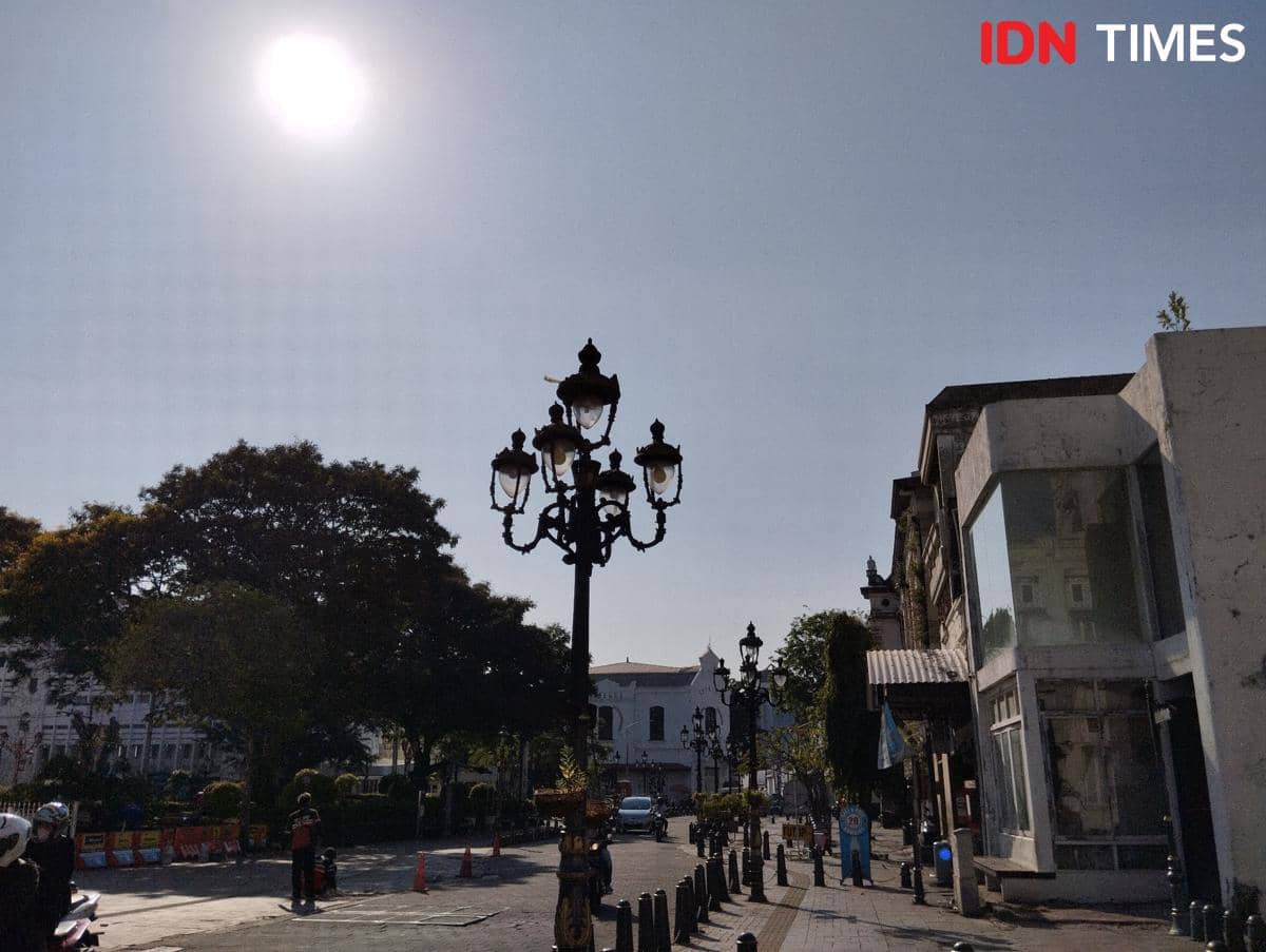 Cuaca panas di Kota Lama Semarang. (IDN Times/Dhana Kencana)