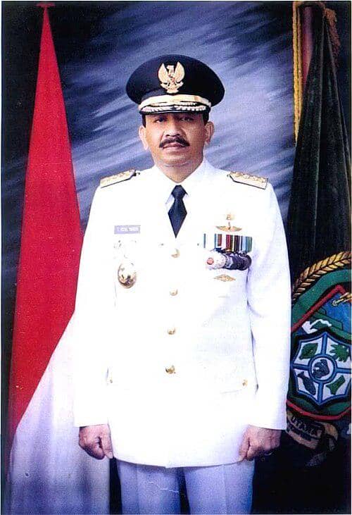 Tengku_Rizal_Nurdin_as_the_Governor_of_North_Sumatra.jpg