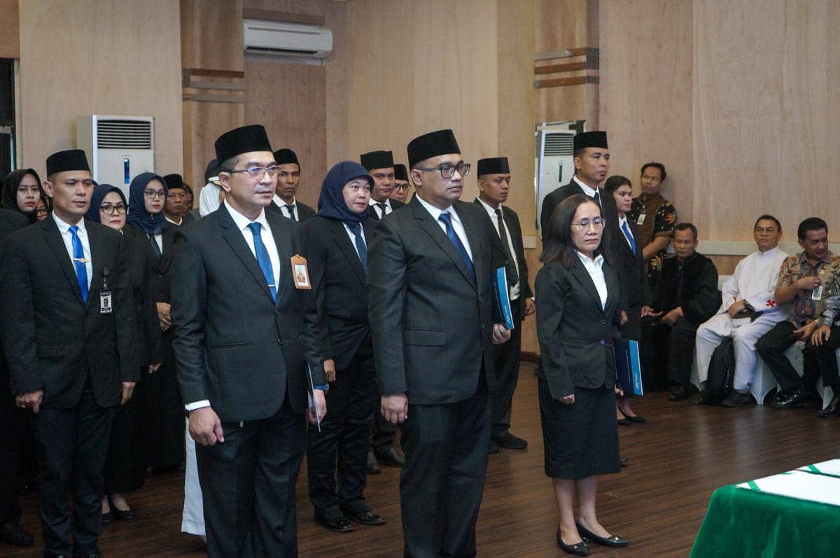 Wali Kota Medan Lantik 69 Pejabat, Ahmad Barli Jadi Kadisdik yang Baru