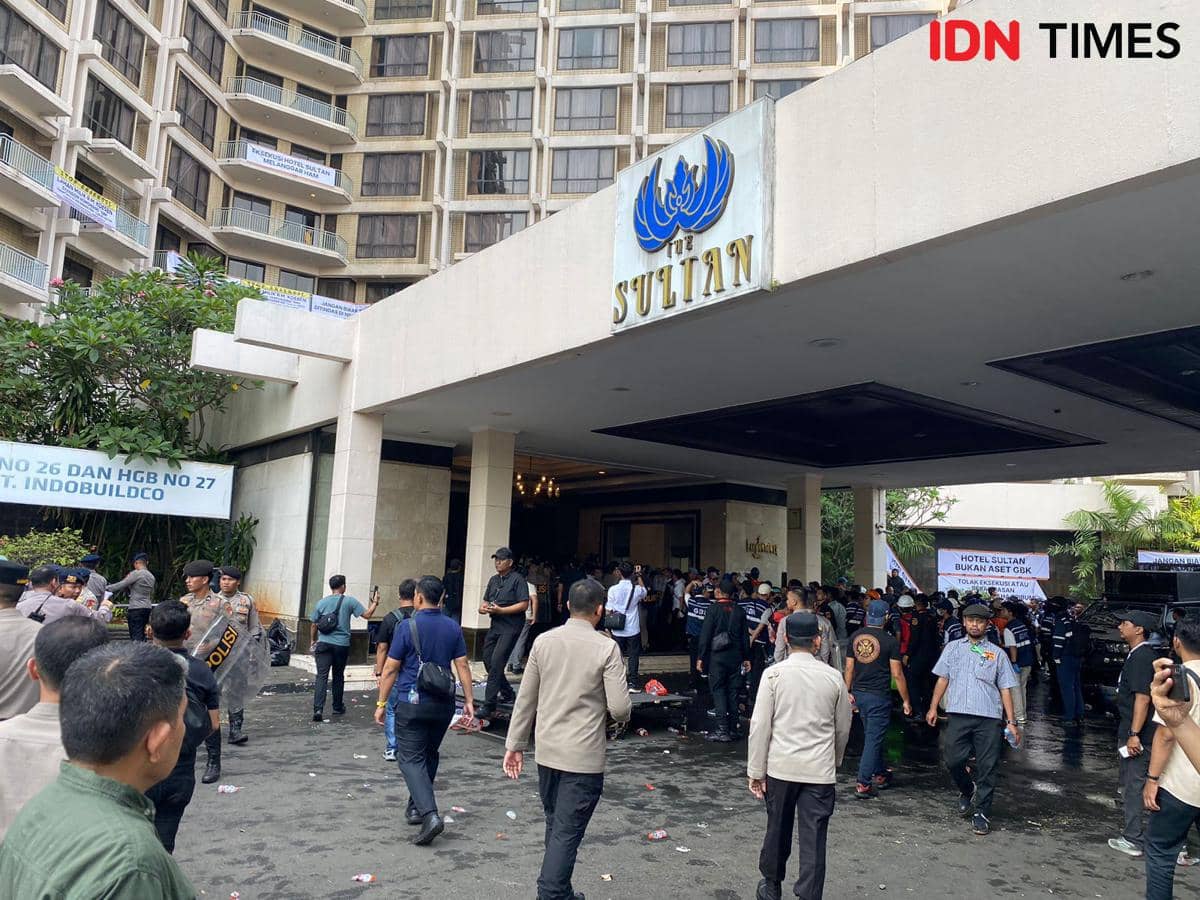 Aparat Berhasil Masuk ke Hotel Sultan, Eksekusi Pengosongan Dimulai