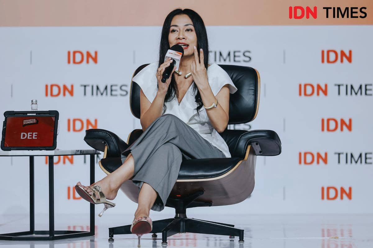 Dee Lestari dalam acara Indonesia Summit 2026. (IDN Times/Herka Yanis)