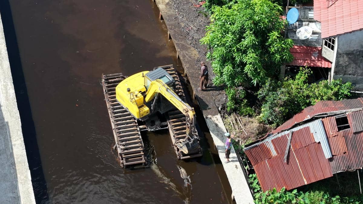 Pemkot Pontianak Keruk Parit demi Atasi Banjir