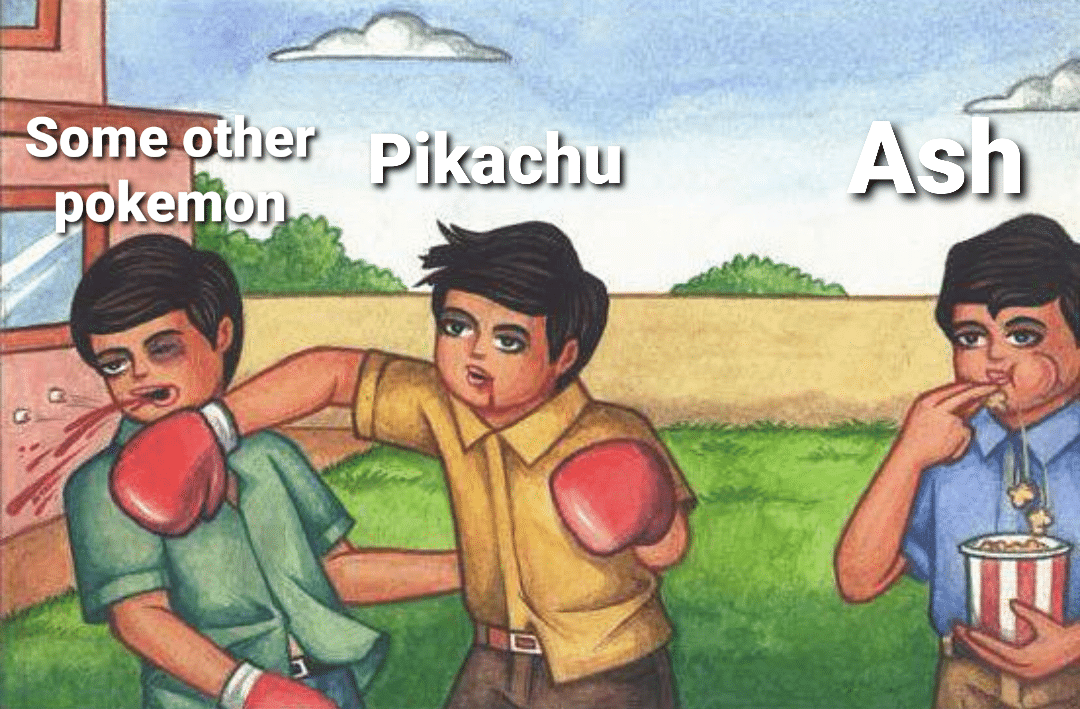 Meme anime bergaya kartun menampilkan tiga anak laki-laki, satu memukul lainnya dengan sarung tinju bertuliskan Pikachu, sementara satu lagi menonton sambil makan popcorn.