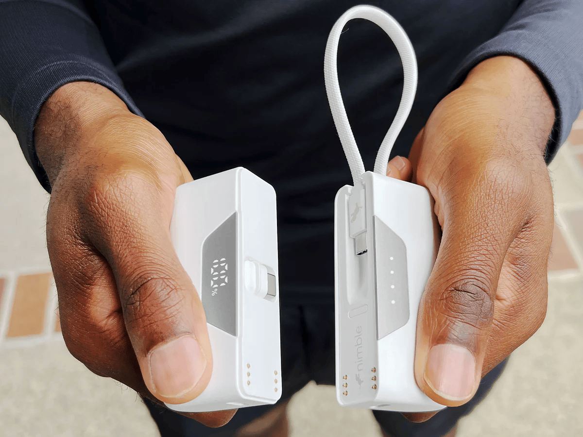 Power Bank Ini Bisa Dibagi Dua, Tak Perlu Berebut Charger